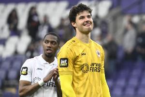 记者:拉门斯本想出战本轮比赛,但安特卫普不想冒其受伤的风险 记者:拉门斯本想出战本轮比赛,但安特卫普不想冒其受伤的风险