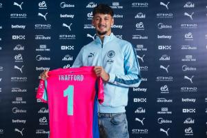 新援才踢两场!3100万镑特拉福德低级失误,曼城推进多纳鲁马转会 新援才踢两场!3100万镑特拉福德低级失误,曼城推进多纳鲁马转会