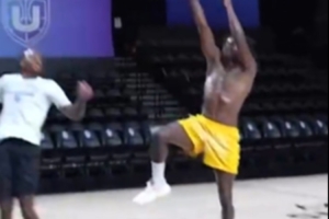 求份合同!33岁奥拉迪波晒个人训练视频 状态极佳&多数进攻为投篮 求份合同!33岁奥拉迪波晒个人训练视频 状态极佳&多数进攻为投篮