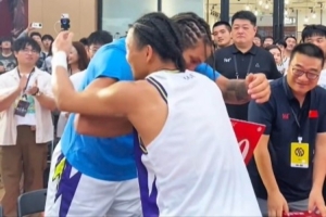 戈登中国行——连戈登看了都崩不住的扣篮 太炸裂了 戈登中国行——连戈登看了都崩不住的扣篮 太炸裂了