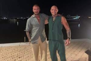 嘴炮麦格雷戈晒与贝克汉姆合照:很高兴见到你,你曾给我巨大激励 嘴炮麦格雷戈晒与贝克汉姆合照:很高兴见到你,你曾给我巨大激励