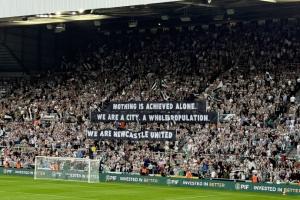 纽卡球迷横幅：伟业非一人可成，我们是一座城，我们是纽卡斯尔联