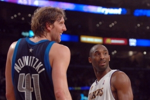 主持人:科比3节62分后奥多姆等人都劝他继续打 但他坚持不再打了 主持人:科比3节62分后奥多姆等人都劝他继续打 但他坚持不再打了