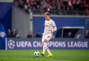 记者:埃尔马斯接近回归那不勒斯,俱乐部正磋商最终细节 记者:埃尔马斯接近回归那不勒斯,俱乐部正磋商最终细节