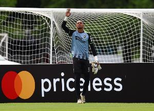 记者：先租后买，西汉姆联重燃对博塔弗戈门将维克托的兴趣