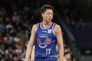 上季曾加盟西丙球队!沪记:上海球员张知垚新赛季转会至北京首钢 上季曾加盟西丙球队!沪记:上海球员张知垚新赛季转会至北京首钢