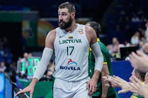 媒体人:立陶宛三分19中2还能砍94分有点神 瓦兰油箱里还有不少油 媒体人:立陶宛三分19中2还能砍94分有点神 瓦兰油箱里还有不少油