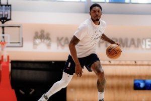 一内一外两大新援!快船官推晒大洛佩兹和比尔今日训练照 一内一外两大新援!快船官推晒大洛佩兹和比尔今日训练照