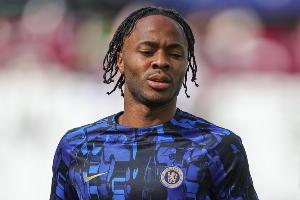 记者:斯特林未与贝西克塔斯谈判,他无意去土耳其踢球 记者:斯特林未与贝西克塔斯谈判,他无意去土耳其踢球