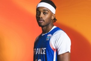 法国男篮欧锦赛定妆照:亚布塞莱、里萨谢、萨尔、库利巴利 法国男篮欧锦赛定妆照:亚布塞莱、里萨谢、萨尔、库利巴利