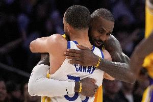 乔-约翰逊:相较东契奇 詹姆斯和库里联手更有机会夺冠 乔-约翰逊:相较东契奇 詹姆斯和库里联手更有机会夺冠