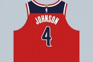 上赛季场均7.6分2板!球衣记者:AJ-约翰逊将由5号改穿为4号球衣 上赛季场均7.6分2板!球衣记者:AJ-约翰逊将由5号改穿为4号球衣