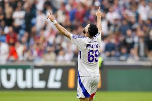 记者:比利亚雷亚尔有意里昂前锋米卡乌塔泽,已提出报价 记者:比利亚雷亚尔有意里昂前锋米卡乌塔泽,已提出报价