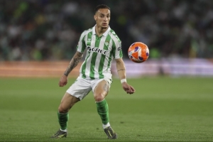 ESPN:贝蒂斯决定在财务方面做出努力,正在推进签约安东尼的谈判 ESPN:贝蒂斯决定在财务方面做出努力,正在推进签约安东尼的谈判