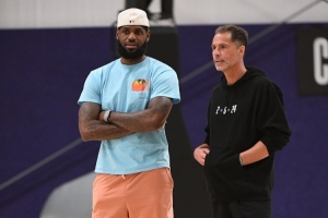 湖人与老詹需要彼此!尴尬夏天的背后是无法分割的共同利益与未来 湖人与老詹需要彼此!尴尬夏天的背后是无法分割的共同利益与未来