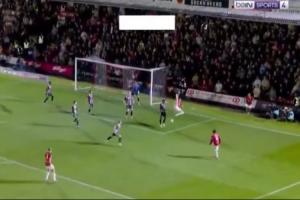 跳的真高啊!舍什科尝试高难度倒钩,但没踢到皮球 跳的真高啊!舍什科尝试高难度倒钩,但没踢到皮球