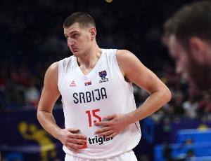 上场出出汗!约基奇三节打卡 4中3高效砍下11分10板7助 上场出出汗!约基奇三节打卡 4中3高效砍下11分10板7助