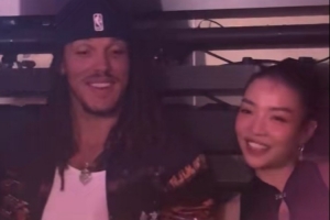 篮球唱跳RAP!阿隆-戈登与嘻哈说唱女歌手VAVA一起慢摇 篮球唱跳RAP!阿隆-戈登与嘻哈说唱女歌手VAVA一起慢摇