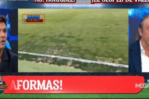 六台主持人:巴列卡诺主场草皮不佳,这根本不是西甲级别的草皮! 六台主持人:巴列卡诺主场草皮不佳,这根本不是西甲级别的草皮!