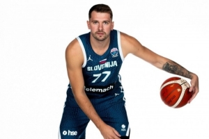 明天凌晨2点半迎小组赛首秀!东契奇晒斯洛文尼亚国家队定妆照 明天凌晨2点半迎小组赛首秀!东契奇晒斯洛文尼亚国家队定妆照