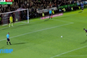 关键！点球战对手第三罚，奥纳纳飞身扑出