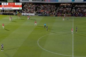 要拼了!曼联半场换人,德里赫特、B费、姆伯莫登场 要拼了!曼联半场换人,德里赫特、B费、姆伯莫登场