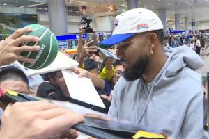 好人!唐斯凌晨抵台开启中国行 还不忘关注明尼苏达校园枪击案 好人!唐斯凌晨抵台开启中国行 还不忘关注明尼苏达校园枪击案