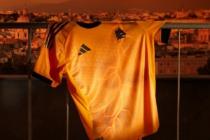 神似狼队?罗马发布新赛季客场球衣:为与罗马同在的人量身打造 神似狼队?罗马发布新赛季客场球衣:为与罗马同在的人量身打造