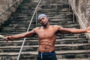 周玲安:爱德华兹说长城真的很难爬很陡 他现在是真正的好汉了 周玲安:爱德华兹说长城真的很难爬很陡 他现在是真正的好汉了