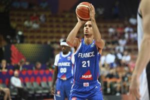 可圈可点!里萨谢18分钟4中3贡献10分2板2助 三分3中2 可圈可点!里萨谢18分钟4中3贡献10分2板2助 三分3中2