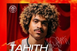 官方:谢菲联签下卢顿25岁华裔中场陈达毅,签四年合同 官方:谢菲联签下卢顿25岁华裔中场陈达毅,签四年合同