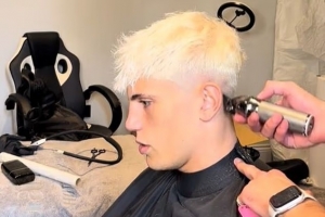 从“头”开始!加纳乔加盟切尔西前,将头发染成白金色 从“头”开始!加纳乔加盟切尔西前,将头发染成白金色