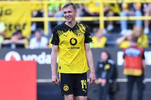 记者:拜尔无意加盟布伦特福德,他仍决心在多特证明自己 记者:拜尔无意加盟布伦特福德,他仍决心在多特证明自己