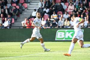 队报:里昂对米考塔泽要价3500万欧,黄潜等队对该球员有意 队报:里昂对米考塔泽要价3500万欧,黄潜等队对该球员有意