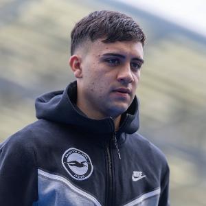 记者：切尔西商谈引进阿根廷20岁中场博纳诺特，布莱顿只考虑租借