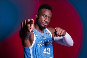 不掉链子!字母哥哥5中2拿到6分3板1断1帽 正负值+10最高 不掉链子!字母哥哥5中2拿到6分3板1断1帽 正负值+10最高