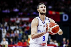 意大利炮火力不足!37岁加里纳利6中1拿到8分3板 5次犯规 意大利炮火力不足!37岁加里纳利6中1拿到8分3板 5次犯规