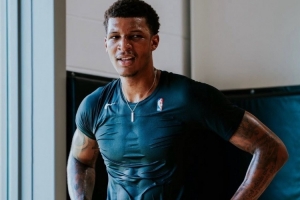 变壮了!美媒晒小贾巴里-史密斯训练照 肌肉线条明显 变壮了!美媒晒小贾巴里-史密斯训练照 肌肉线条明显