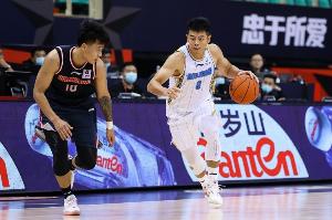 网友:方硕该让出8号球衣!北京记者:队史他效力时间最长 请尊重 网友:方硕该让出8号球衣!北京记者:队史他效力时间最长 请尊重