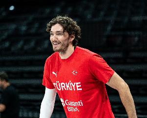 得分好手!奥斯曼11中6&罚球10中7拿到21分&另有2板1助1断 得分好手!奥斯曼11中6&罚球10中7拿到21分&另有2板1助1断