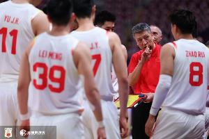 媒体人:只要规则允许 有财力的球队当然可以组成准国家队阵容 媒体人:只要规则允许 有财力的球队当然可以组成准国家队阵容