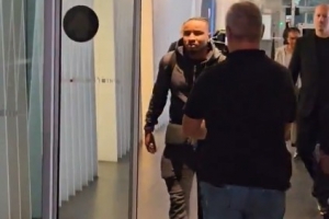 准备下树!罗马诺:恩昆库抵达米兰城,即将加盟AC米兰 准备下树!罗马诺:恩昆库抵达米兰城,即将加盟AC米兰