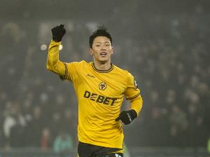 荷媒:埃因霍温有意租借+选择买断引进黄喜灿,但狼队暂未同意 荷媒:埃因霍温有意租借+选择买断引进黄喜灿,但狼队暂未同意