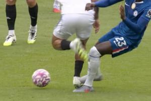 马雷斯卡:富勒姆进球前明显踢到查洛巴,第二球是对方手球犯规 马雷斯卡:富勒姆进球前明显踢到查洛巴,第二球是对方手球犯规