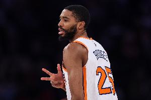 铁人!祝尼克斯球星米卡尔-布里奇斯29岁生日快乐!生涯至今全勤 铁人!祝尼克斯球星米卡尔-布里奇斯29岁生日快乐!生涯至今全勤