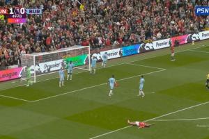 躺倒一片!阿玛德半空门打飞,齐尔克泽直接躺地上&阿莫林无语了 躺倒一片!阿玛德半空门打飞,齐尔克泽直接躺地上&阿莫林无语了