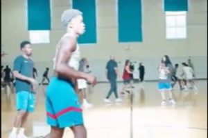 大杀四方!76人探花秀VJ-埃奇库姆野球局秀各种英雄球 大杀四方!76人探花秀VJ-埃奇库姆野球局秀各种英雄球