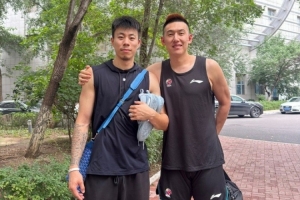 付豪晒与张镇麟&刘雁宇等合照:人生总有很多分岔路口 祝开心顺利 付豪晒与张镇麟&刘雁宇等合照:人生总有很多分岔路口 祝开心顺利