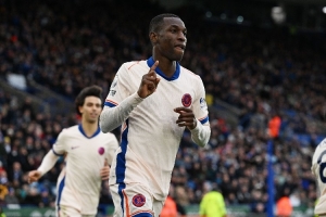 记者:拜仁将杰克逊视为锋线上的多面手,而不仅仅是凯恩的替补 记者:拜仁将杰克逊视为锋线上的多面手,而不仅仅是凯恩的替补