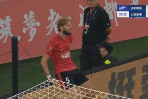 再度拉开比分!莱切特后点头球破门,蓉城4-1领先海港 再度拉开比分!莱切特后点头球破门,蓉城4-1领先海港